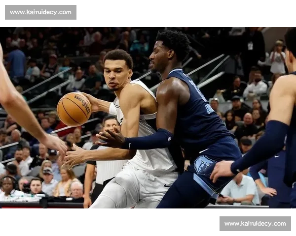 湖勇巅峰再碰撞詹库对决点燃西部焦点生死卡位战关键一役